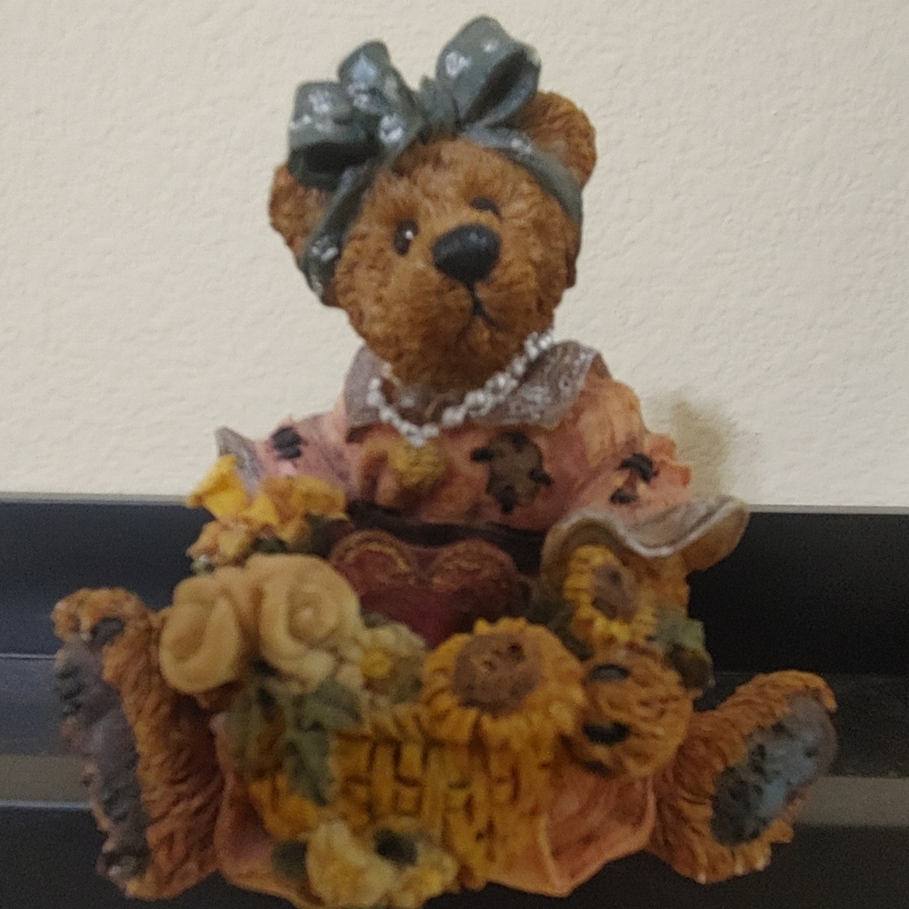 Boyd's Bearstone Justina Collectible